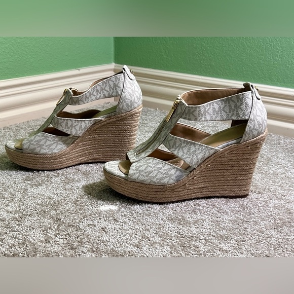 Michael Kors Cream Wedges with Gold Accents - Picture 2 of 7